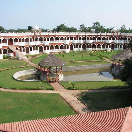 Aum Health Resort Vadodara Eksteriør billede