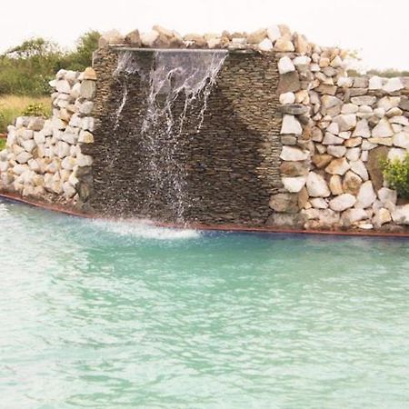 Aum Health Resort Vadodara Eksteriør billede