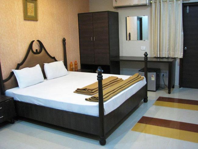 Aum Health Resort Vadodara Værelse billede