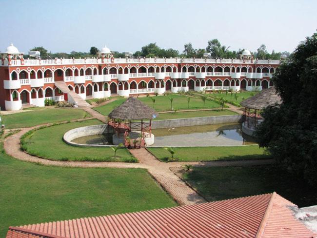 Aum Health Resort Vadodara Eksteriør billede