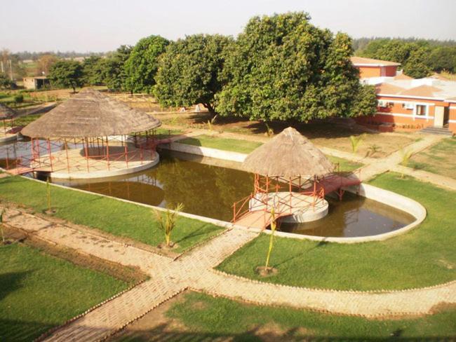 Aum Health Resort Vadodara Eksteriør billede