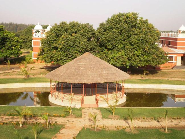 Aum Health Resort Vadodara Eksteriør billede