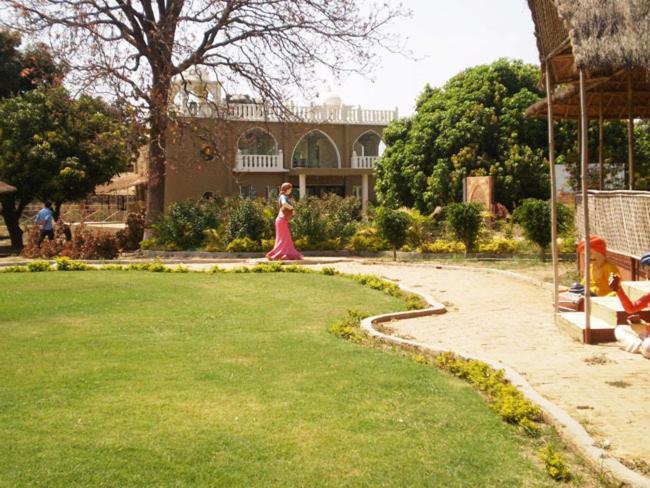 Aum Health Resort Vadodara Eksteriør billede