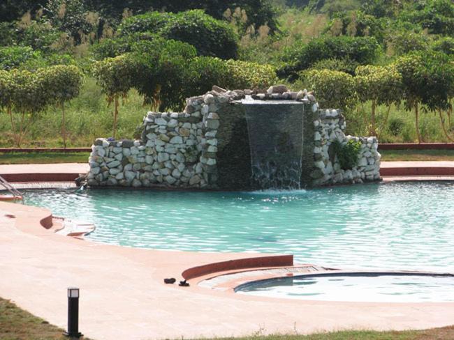 Aum Health Resort Vadodara Eksteriør billede