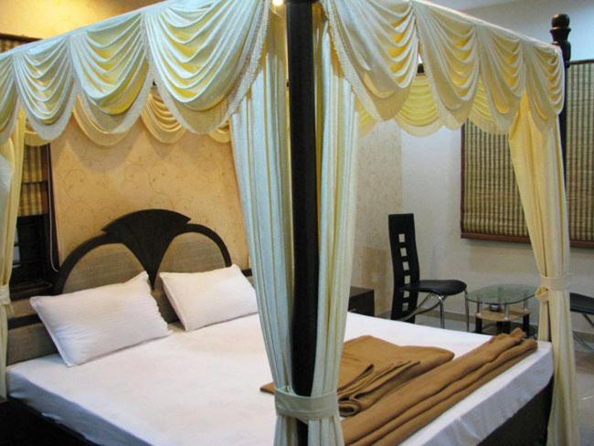 Aum Health Resort Vadodara Eksteriør billede