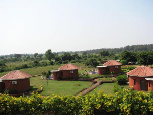 Aum Health Resort Vadodara Eksteriør billede