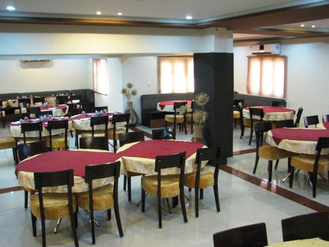 Aum Health Resort Vadodara Eksteriør billede