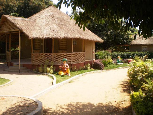 Aum Health Resort Vadodara Eksteriør billede