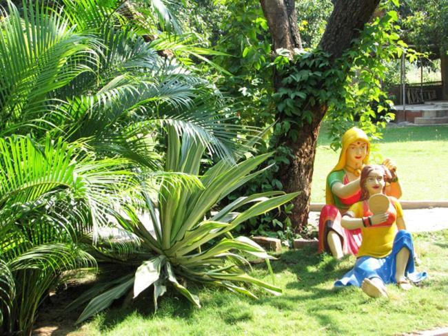 Aum Health Resort Vadodara Eksteriør billede